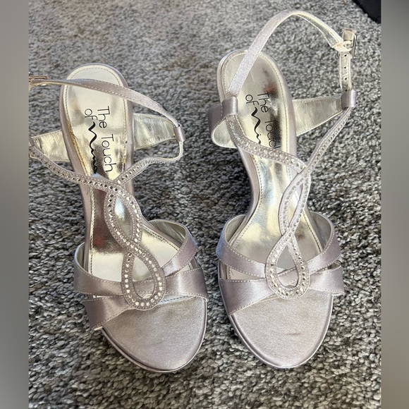 = A TOUCH OF NINA Satin Studded Strappy Heels Sz 6 - Picture 5 of 6